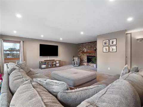 Living - 601 Perham Dr, Berea, OH 44017 photo 5 of 7
