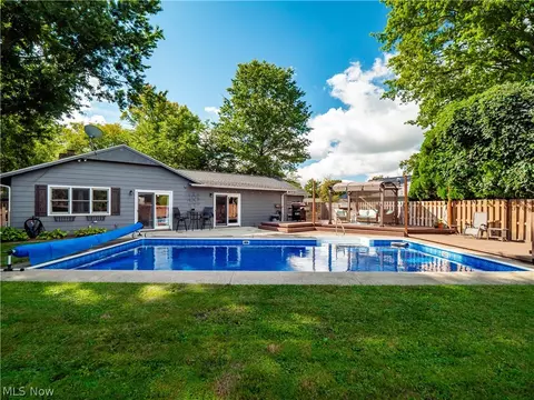 Exterior - 601 Perham Dr, Berea, OH 44017 photo 4 of 13