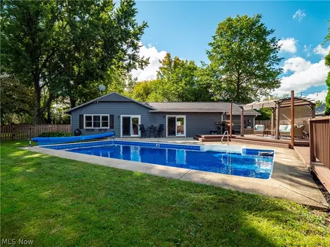 Exterior - 601 Perham Dr, Berea, OH 44017 photo 2 of 13
