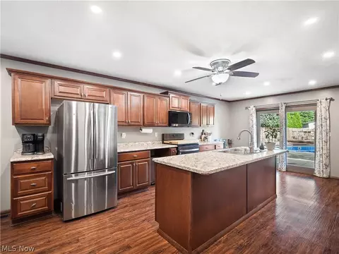 Kitchen - 601 Perham Dr, Berea, OH 44017 photo 2 of 7