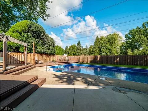 Exterior - 601 Perham Dr, Berea, OH 44017 photo 5 of 13