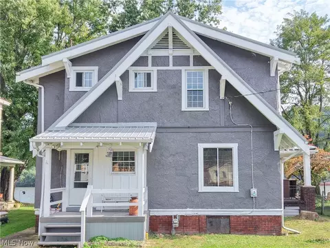 909 Riverside Ave, Wellsville, OH 43968
