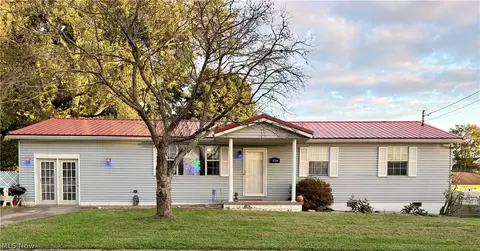 158 Cedar Dr, Mineral Wells, WV 26150