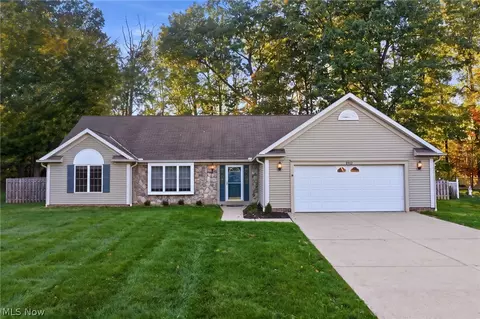8912 Isabelle Ln, Macedonia, OH 44056