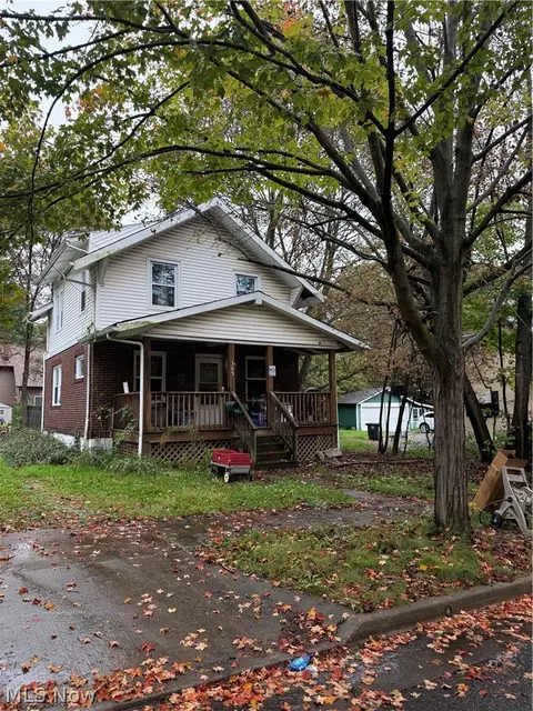 305 Bowmanville St, Akron, OH 44305