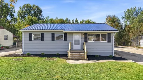 1647 Southern Blvd NW, Warren, OH 44485