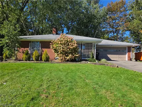 1367 N Road Rd NE, Warren, OH 44483