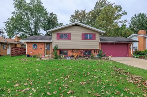 5142 E Berkshire Dr E, North Olmsted, OH 44070