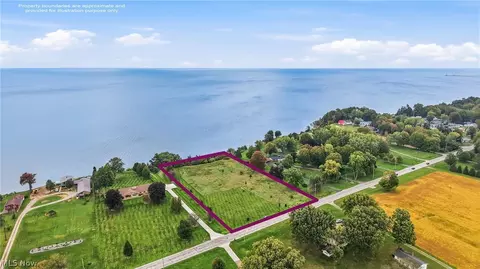 1256 Lake Rd, Conneaut, OH 44030