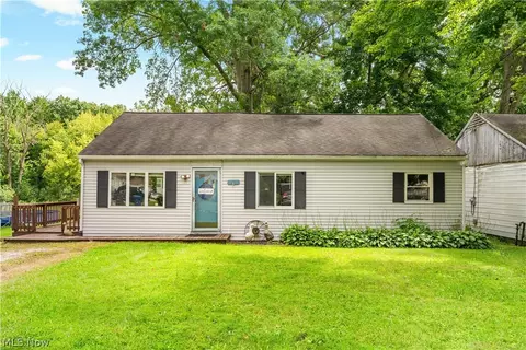 1431 Pin Oak Dr, Akron, OH 44312