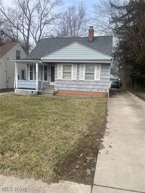 307 Marion Dr, Bedford, OH 44146