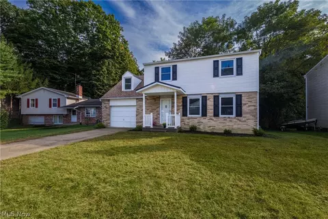 389 Stonewood St, Canal Fulton, OH 44614