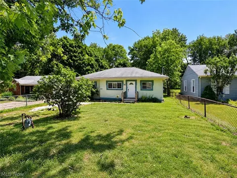 931 Crestline Dr, Akron, OH 44312