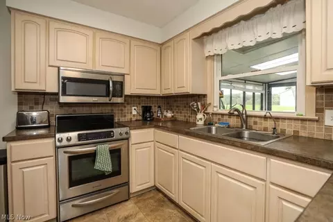 Kitchen - 3947 Bower Rd, Rootstown, OH 44272 photo 4 of 5
