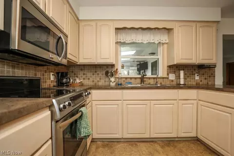 Kitchen - 3947 Bower Rd, Rootstown, OH 44272 photo 5 of 5