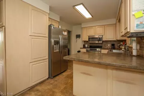Kitchen - 3947 Bower Rd, Rootstown, OH 44272 photo 3 of 5