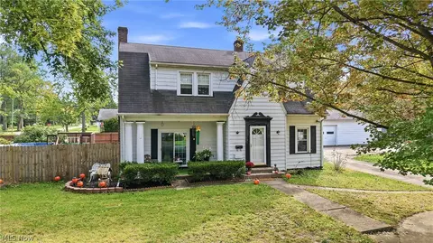 1313 Bradford St NW, Warren, OH 44485