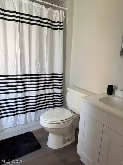 Bath - 122 Bellfield Ave, Elyria, OH 44035 photo 1 of 1