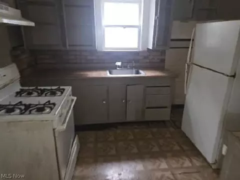 418 W 34th St, Ashtabula, OH 44004 photo 5