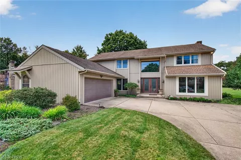 4745 Tanglewood Cir NE, Canton, OH 44714