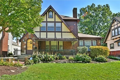 360 Fairmount Ave NE, Warren, OH 44483