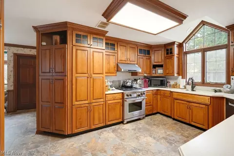 Kitchen - 166 Pepperdine Dr, Elyria, OH 44035 photo 2 of 3