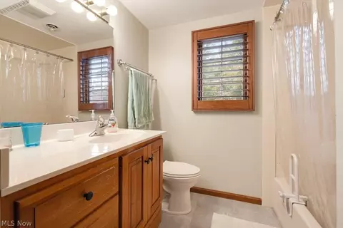 Bath - 166 Pepperdine Dr, Elyria, OH 44035 photo 3 of 4