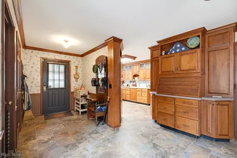 Entry Way - 166 Pepperdine Dr, Elyria, OH 44035 photo 4 of 5