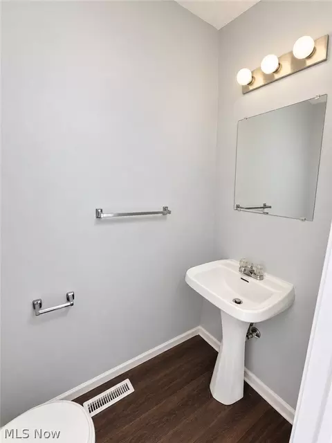 Bath - 642 E Buchtel Ave, Akron, OH 44304 photo 1 of 4