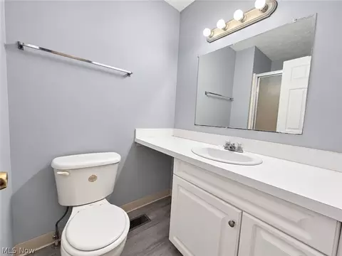 Bath - 642 E Buchtel Ave, Akron, OH 44304 photo 3 of 4