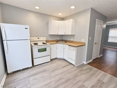Kitchen - 642 E Buchtel Ave, Akron, OH 44304 photo 2 of 3