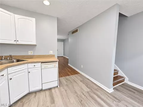 Entry Way - 642 E Buchtel Ave, Akron, OH 44304 photo 1 of 1