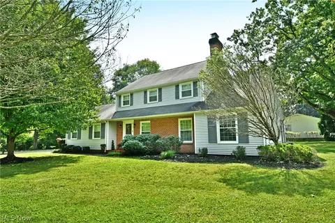 825 Ravine Dr, Youngstown, OH 44505