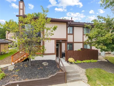 818 Kirkwall Dr, Copley, OH 44321