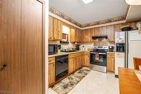 Kitchen - 818 Kirkwall Dr, Copley, OH 44321 photo 1 of 1