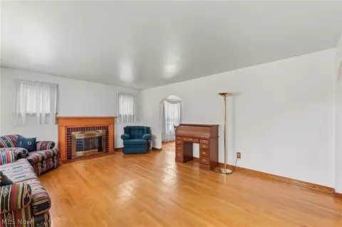 Living - 755 E 1st St, Minerva, OH 44657 photo 4 of 5