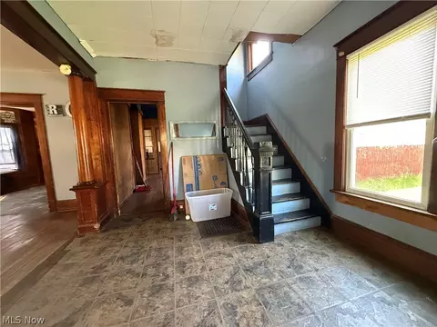 Entry Way - 120 E Georgia Ave, Sebring, OH 44672 photo 3 of 5