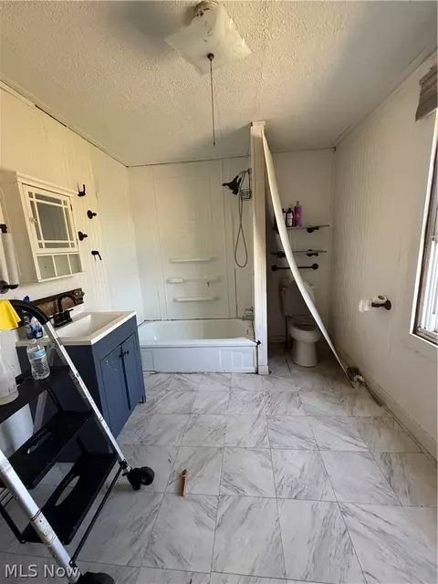 Bath - 120 E Georgia Ave, Sebring, OH 44672 photo 1 of 1