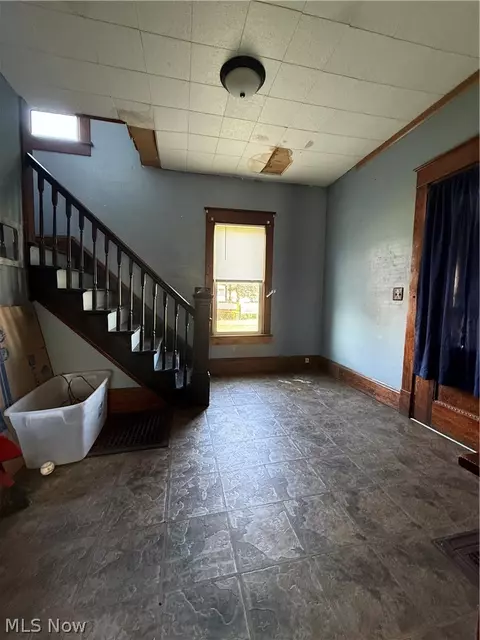 Entry Way - 120 E Georgia Ave, Sebring, OH 44672 photo 2 of 5
