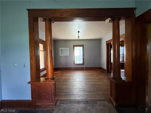 Living - 120 E Georgia Ave, Sebring, OH 44672 photo 4 of 5