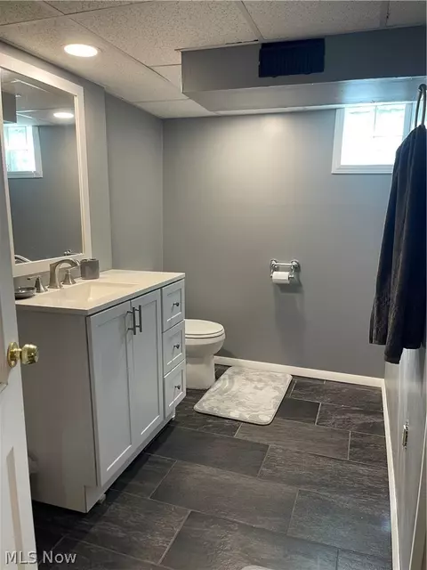 Bath - 1567 Sunset Ave, Akron, OH 44301 photo 3 of 3