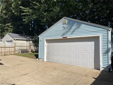 Exterior - 1567 Sunset Ave, Akron, OH 44301 photo 3 of 4