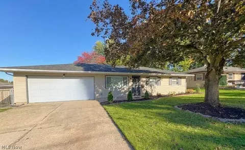 87 Idlewood Rd, Austintown, OH 44515