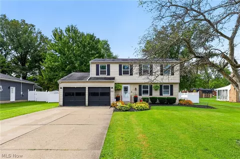 355 Earl Dr NW, Warren, OH 44483