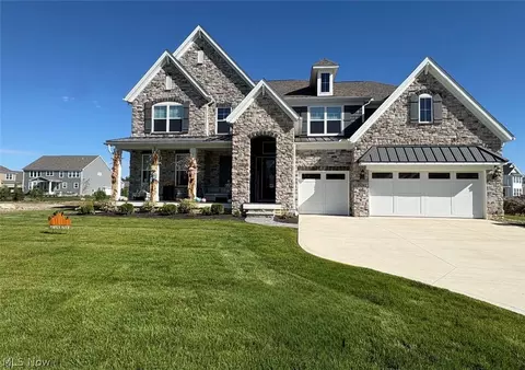 32634 Royal Troon Dr, Avon Lake, OH 44012