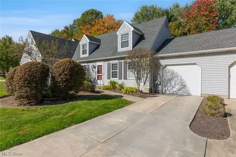 75 Dover Place Ln, Northfield Center, OH 44067