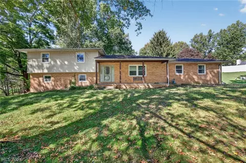 11021 William Penn Ave NE, Hartville, OH 44632