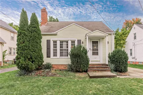 1127 Gordon Rd, Lyndhurst, OH 44124