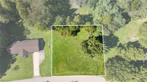William Penn Avenue Ne, Hartville, OH 44632