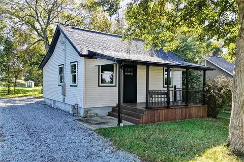 852 15th St NW, Massillon, OH 44647